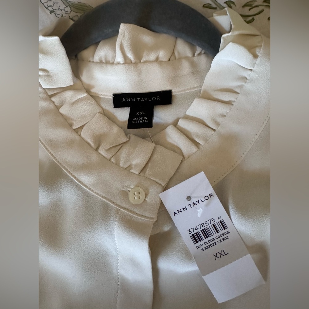 Ann Taylor Women’s Ruffleneck Button-Up Blouse – Ivory – XXL - NWT - Picture 4 of 6